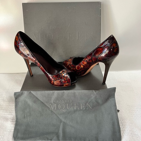 Alexander McQueen - Picture 4 of 15